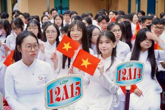 Niềm vui lớn của thầy trò trường THPT Trần Khai Nguyên trong ngày khai giảng - Ảnh 9.