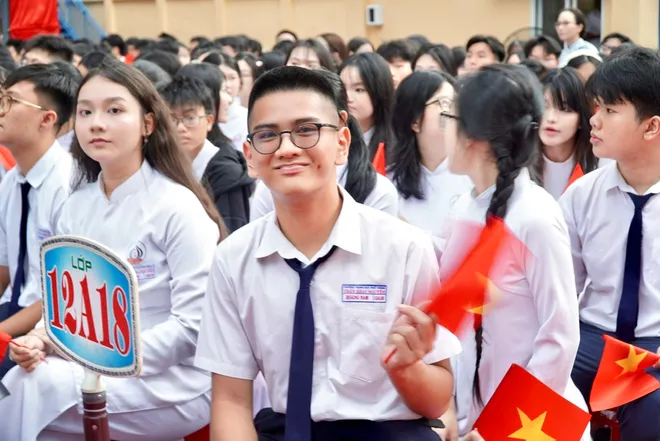 Niềm vui lớn của thầy trò trường THPT Trần Khai Nguyên trong ngày khai giảng - Ảnh 8.