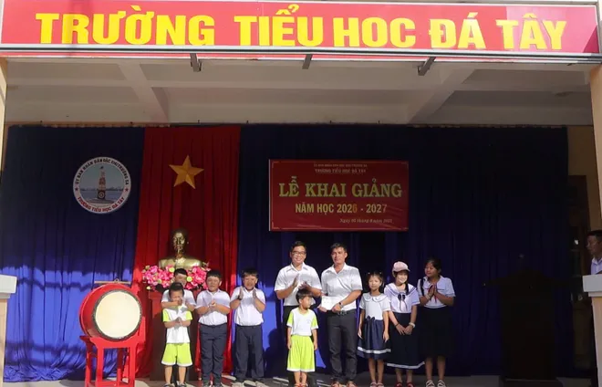 Rộn r&agrave;ng tiếng trống khai trường giữa tr&ugrave;ng khơi Trường Sa - Ảnh 7.