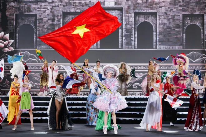 Đêm Chung kết Miss World lần thứ 73 tại Việt Nam:
Nhìn lại những khoảnh khắc đăng quang lịch sử dịp kỷ niệm 75 năm- Ảnh 4. Đêm Chung kết Miss World lần thứ 73 tại Việt Nam:
Nhìn lại những khoảnh khắc đăng quang lịch sử dịp kỷ niệm 75 năm- Ảnh 4.