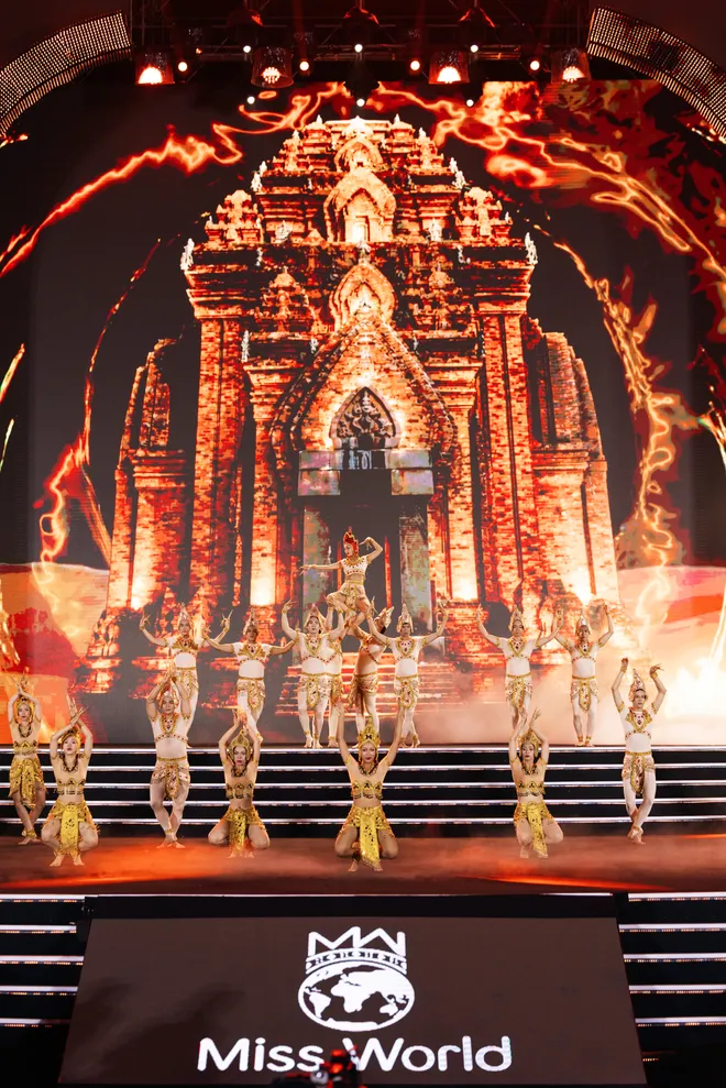 Đêm Chung kết Miss World lần thứ 73 tại Việt Nam:
Nhìn lại những khoảnh khắc đăng quang lịch sử dịp kỷ niệm 75 năm- Ảnh 1. Đêm Chung kết Miss World lần thứ 73 tại Việt Nam:
Nhìn lại những khoảnh khắc đăng quang lịch sử dịp kỷ niệm 75 năm- Ảnh 1.