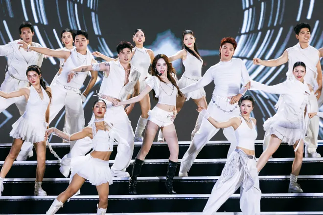 Đêm Chung kết Miss World lần thứ 73 tại Việt Nam:
Nhìn lại những khoảnh khắc đăng quang lịch sử dịp kỷ niệm 75 năm- Ảnh 12. Đêm Chung kết Miss World lần thứ 73 tại Việt Nam:
Nhìn lại những khoảnh khắc đăng quang lịch sử dịp kỷ niệm 75 năm- Ảnh 12.