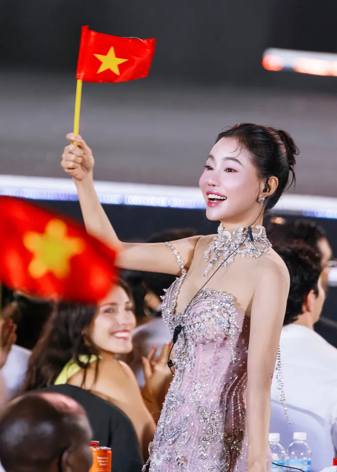 Đêm Chung kết Miss World lần thứ 73 tại Việt Nam:
Nhìn lại những khoảnh khắc đăng quang lịch sử dịp kỷ niệm 75 năm- Ảnh 18. Đêm Chung kết Miss World lần thứ 73 tại Việt Nam:
Nhìn lại những khoảnh khắc đăng quang lịch sử dịp kỷ niệm 75 năm- Ảnh 18.