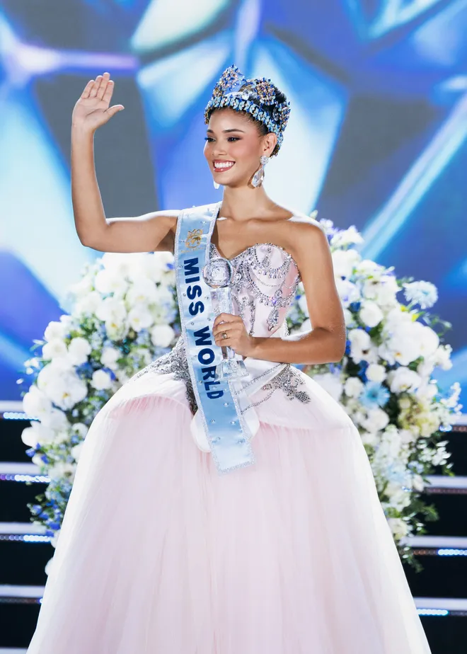 Đêm Chung kết Miss World lần thứ 73 tại Việt Nam:
Nhìn lại những khoảnh khắc đăng quang lịch sử dịp kỷ niệm 75 năm- Ảnh 23. Đêm Chung kết Miss World lần thứ 73 tại Việt Nam:
Nhìn lại những khoảnh khắc đăng quang lịch sử dịp kỷ niệm 75 năm- Ảnh 23.