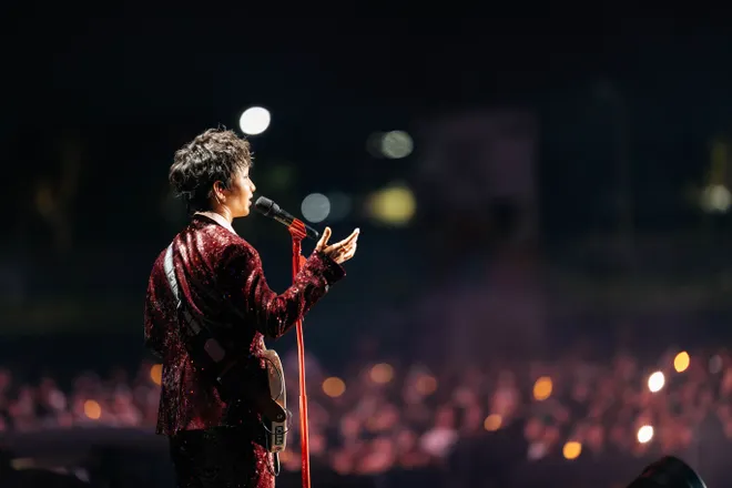 Anh tài Hoàng Dũng bùng cháy trong concert cá nhân với hơn 11.000 khán giả cùng hòa giọng - Ảnh 1.