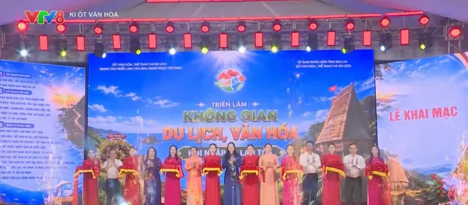 Gia Lai: Triển lãm không gian du lịch, văn hóa mở rộng kết nối, lan tỏa giá trị địa phương- Ảnh 1. Gia Lai: Triển lãm không gian du lịch, văn hóa mở rộng kết nối, lan tỏa giá trị địa phương- Ảnh 1.