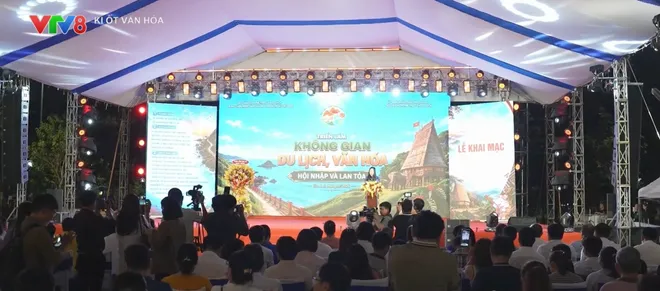 Gia Lai: Triển lãm không gian du lịch, văn hóa mở rộng kết nối, lan tỏa giá trị địa phương- Ảnh 2. Gia Lai: Triển lãm không gian du lịch, văn hóa mở rộng kết nối, lan tỏa giá trị địa phương- Ảnh 2.