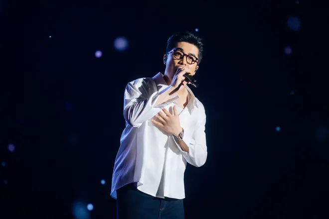 Anh tài Hoàng Dũng bùng cháy trong concert cá nhân với hơn 11.000 khán giả cùng hòa giọng - Ảnh 9.