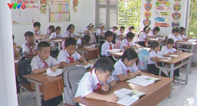 Miễn phí sách giáo khoa cho học sinh vùng khó khăn: Khánh Hòa tạo bước đệm nâng cao chất lượng giáo dục- Ảnh 7. Miễn phí sách giáo khoa cho học sinh vùng khó khăn: Khánh Hòa tạo bước đệm nâng cao chất lượng giáo dục- Ảnh 7.