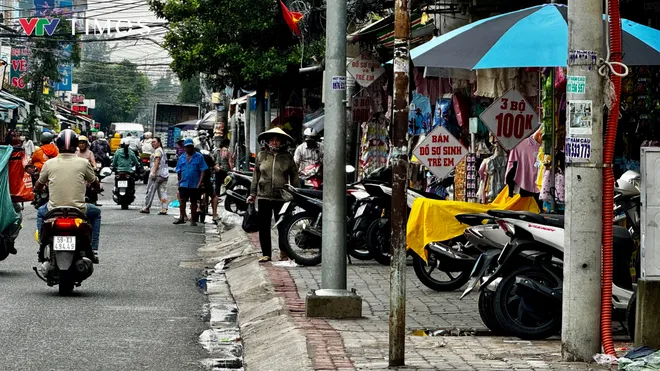 TP Hồ Chí Minh lắp camera tại một phường để phạt nguội lấn chiếm lòng đường, vỉa hè- Ảnh 2.