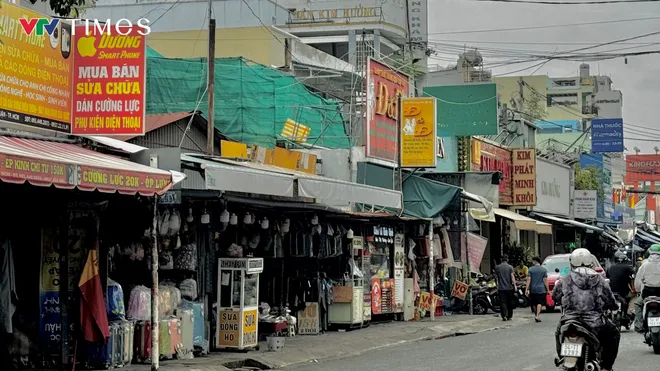 TP Hồ Chí Minh lắp camera tại một phường để phạt nguội lấn chiếm lòng đường, vỉa hè- Ảnh 1.