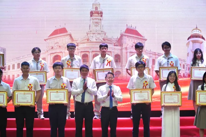 TP Hồ Chí Minh đẩy mạnh ứng dụng AI để đào tạo học sinh giỏi - Ảnh 10.
