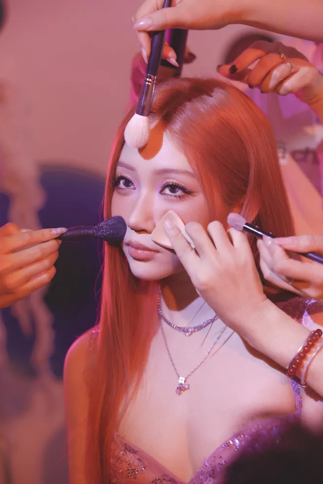 Hậu trường "Xoay tr&ograve;n" trở th&agrave;nh c&acirc;u chuyện trong MV mới của Orange - Ảnh 1.