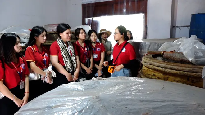Phụ nữ l&agrave;ng biển đưa di sản qu&ecirc; hương th&agrave;nh sinh kế du lịch- Ảnh 1.