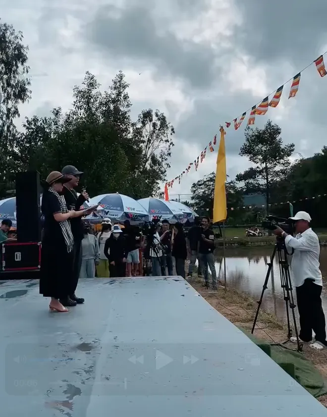 Rộn ràng ngày Hội đua bò chùa Rô - Ảnh 6.