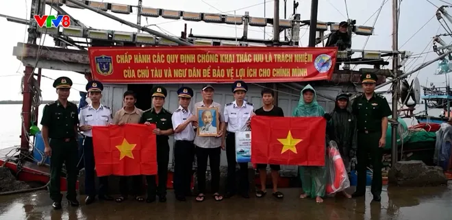 Mã QR theo tàu cá ra khơi- Ảnh 1. Mã QR theo tàu cá ra khơi- Ảnh 1.