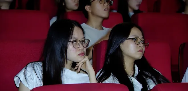 Từ lớp học đến s&acirc;n khấu - Khi học sinh trưởng th&agrave;nh c&ugrave;ng nghệ thuật- Ảnh 2.