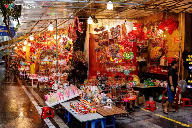 Thị trường Trung thu 2026: Đồ chơi truyền thống, handmade l&ecirc;n ng&ocirc;i - Ảnh 1.