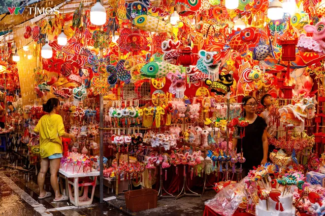 Thị trường Trung thu 2026: Đồ chơi truyền thống, handmade l&ecirc;n ng&ocirc;i - Ảnh 2.