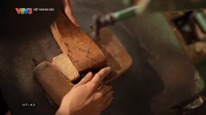 Việt Nam đa sắc: Câu chuyện của những đôi guốc mộc - Ảnh 5.