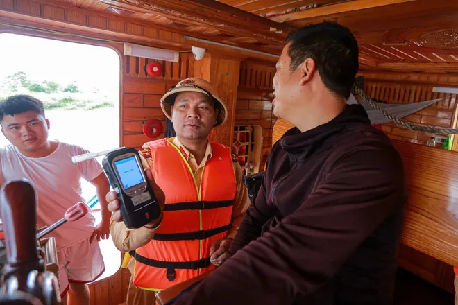 Hà Nội: Tăng cường kiểm tra, ngăn chặn hoạt động khai thác cát trái phép trên đường thủy nội địa - Ảnh 3.