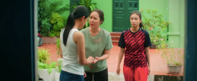 Đội bóng nữ làng Xuân - Tập 5: Muốn giúp Đào nhưng Minh càng làm mọi chuyện tệ hơn - Ảnh 6.