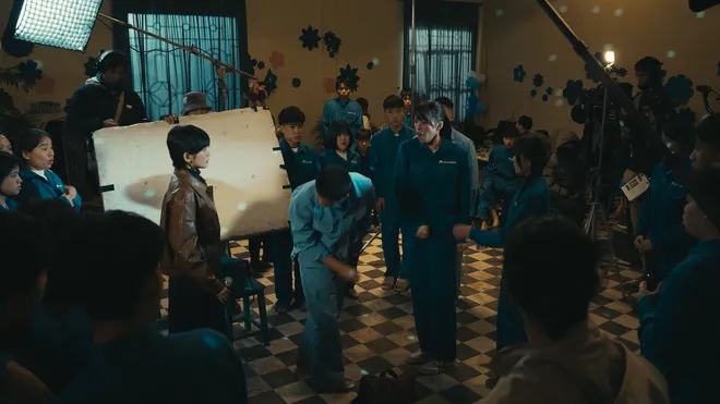 Tác giả "Còn gì đẹp hơn" và Hoa hậu Tiểu Vy dành cho nhau nhiều lời khen trong phim mới- Ảnh 1.