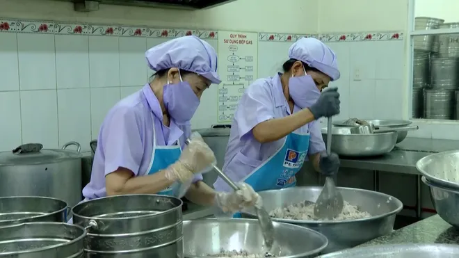 Nâng cao chất lượng bữa ăn bán trú sau sáp nhập tại Khánh Hòa- Ảnh 2. Nâng cao chất lượng bữa ăn bán trú sau sáp nhập tại Khánh Hòa- Ảnh 2.