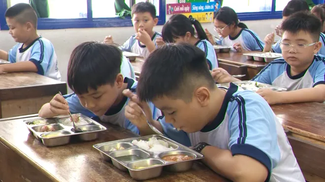 Nâng cao chất lượng bữa ăn bán trú sau sáp nhập tại Khánh Hòa- Ảnh 1. Nâng cao chất lượng bữa ăn bán trú sau sáp nhập tại Khánh Hòa- Ảnh 1.