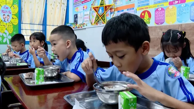Nâng cao chất lượng bữa ăn bán trú sau sáp nhập tại Khánh Hòa- Ảnh 8. Nâng cao chất lượng bữa ăn bán trú sau sáp nhập tại Khánh Hòa- Ảnh 8.