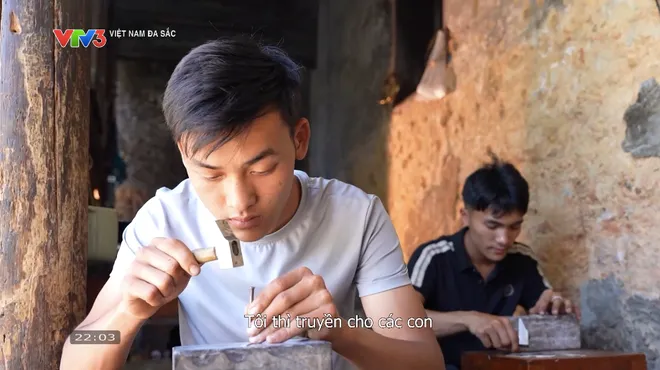 Việt Nam đa sắc: Chạm bạc Lao Xa - gìn giữ nghề chạm bạc truyền thống - Ảnh 2.