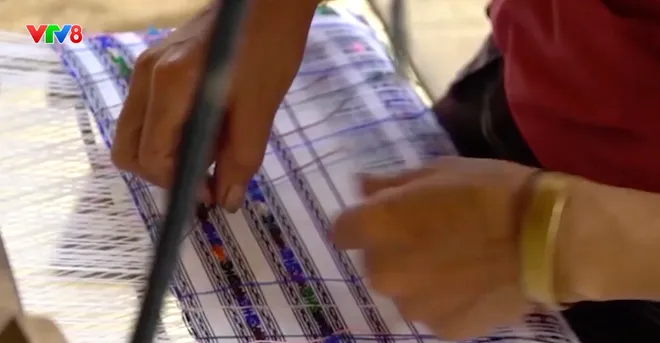 Nghề dệt truyền thống dân tộc Lự: Giữ nhịp thoi đưa, bảo tồn bản sắc văn hóa- Ảnh 8. Nghề dệt truyền thống dân tộc Lự: Giữ nhịp thoi đưa, bảo tồn bản sắc văn hóa- Ảnh 8.