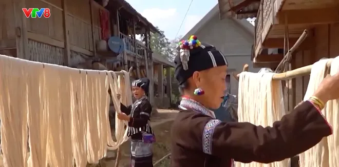 Nghề dệt truyền thống dân tộc Lự: Giữ nhịp thoi đưa, bảo tồn bản sắc văn hóa- Ảnh 1. Nghề dệt truyền thống dân tộc Lự: Giữ nhịp thoi đưa, bảo tồn bản sắc văn hóa- Ảnh 1.