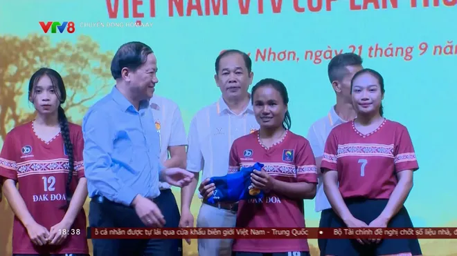Gia Lai: Khen thưởng các vận động viên xuất sắc tại Giải bóng đá nữ các dân tộc thiểu số Việt Nam VTV Cup lần thứ I năm 2026- Ảnh 2. Gia Lai: Khen thưởng các vận động viên xuất sắc tại Giải bóng đá nữ các dân tộc thiểu số Việt Nam VTV Cup lần thứ I năm 2026- Ảnh 2.