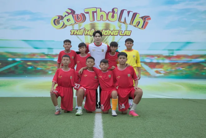 Cầu thủ nhí 2026 - Tập 1: Trương Thế Vinh được gọi là "nhà dẫn mối" sau hai lần thắng các đối thủ - Ảnh 2.