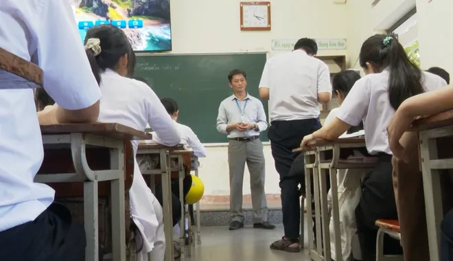 Nghịch lý bàn ghế học đường và bài toán phát triển tầm vóc quốc gia- Ảnh 2. Nghịch lý bàn ghế học đường và bài toán phát triển tầm vóc quốc gia- Ảnh 2.