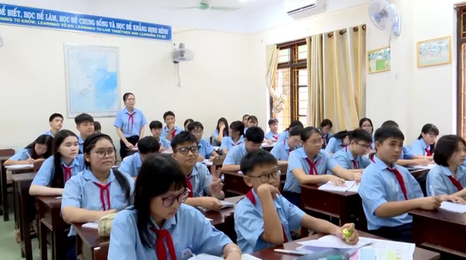 Nghịch lý bàn ghế học đường và bài toán phát triển tầm vóc quốc gia- Ảnh 6. Nghịch lý bàn ghế học đường và bài toán phát triển tầm vóc quốc gia- Ảnh 6.