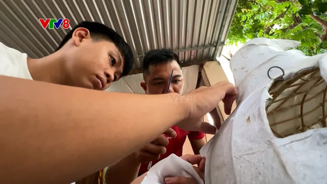 Người tạo hình đầu lân giữ sắc màu Trung thu- Ảnh 9. Người tạo hình đầu lân giữ sắc màu Trung thu- Ảnh 9.