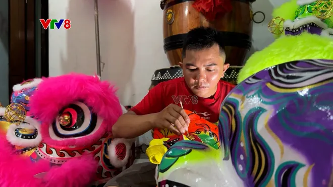 Người tạo hình đầu lân giữ sắc màu Trung thu- Ảnh 13. Người tạo hình đầu lân giữ sắc màu Trung thu- Ảnh 13.