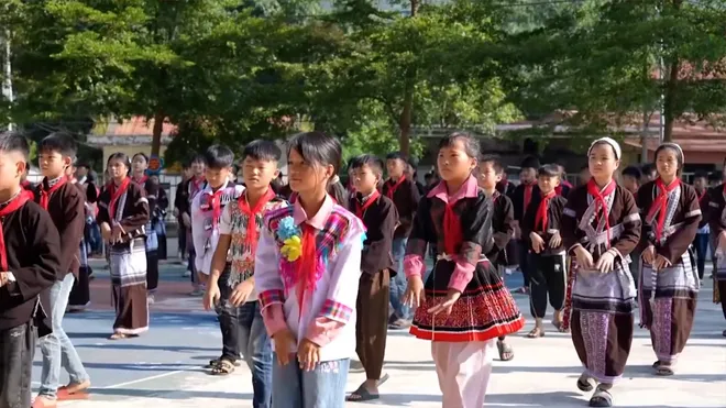 Lai Châu đưa trang phục truyền thống vào trường học- Ảnh 2. Lai Châu đưa trang phục truyền thống vào trường học- Ảnh 2.