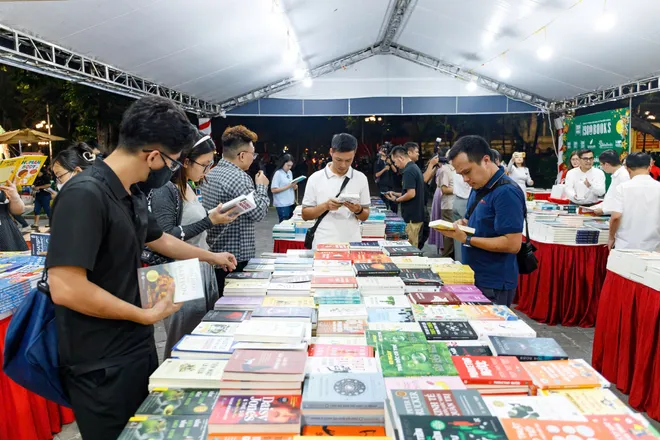 Rộn ràng đêm hội Trung thu năm 2026 tại Tây Hồ - Ảnh 8.