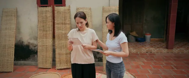 Đội bóng nữ làng Xuân - Tập 7: Thẳng tay tát vợ, Quốc bị hội chị em đánh hội đồng - Ảnh 2.