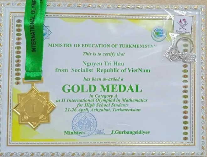 Hai anh em song sinh giành HCV Olympic Toán quốc tế: Mẹ là nguồn động lực lớn - Ảnh 1.