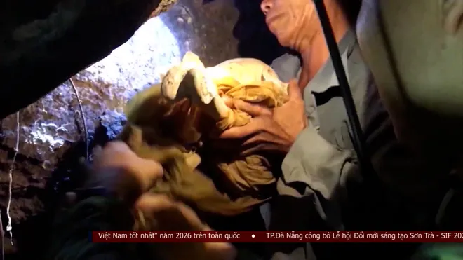 Bền bỉ tìm kiếm hài cốt liệt sĩ giữa mùa mưa bão- Ảnh 7. Bền bỉ tìm kiếm hài cốt liệt sĩ giữa mùa mưa bão- Ảnh 7.