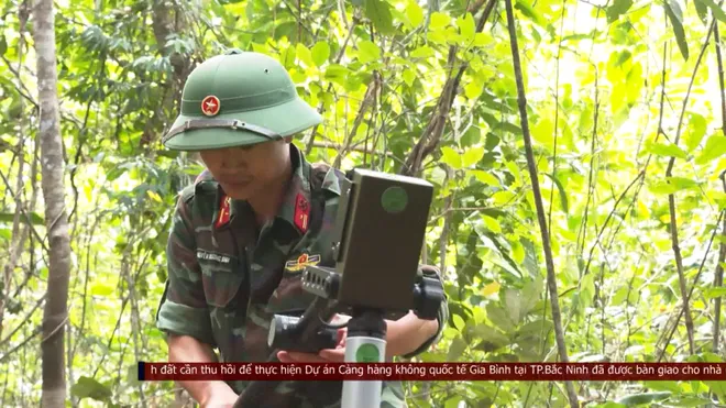 Bền bỉ tìm kiếm hài cốt liệt sĩ giữa mùa mưa bão- Ảnh 3. Bền bỉ tìm kiếm hài cốt liệt sĩ giữa mùa mưa bão- Ảnh 3.