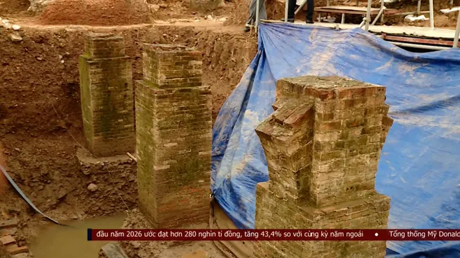 15 năm “giải mã” lòng đất Hoàng thành- Ảnh 5. 15 năm “giải mã” lòng đất Hoàng thành- Ảnh 5.