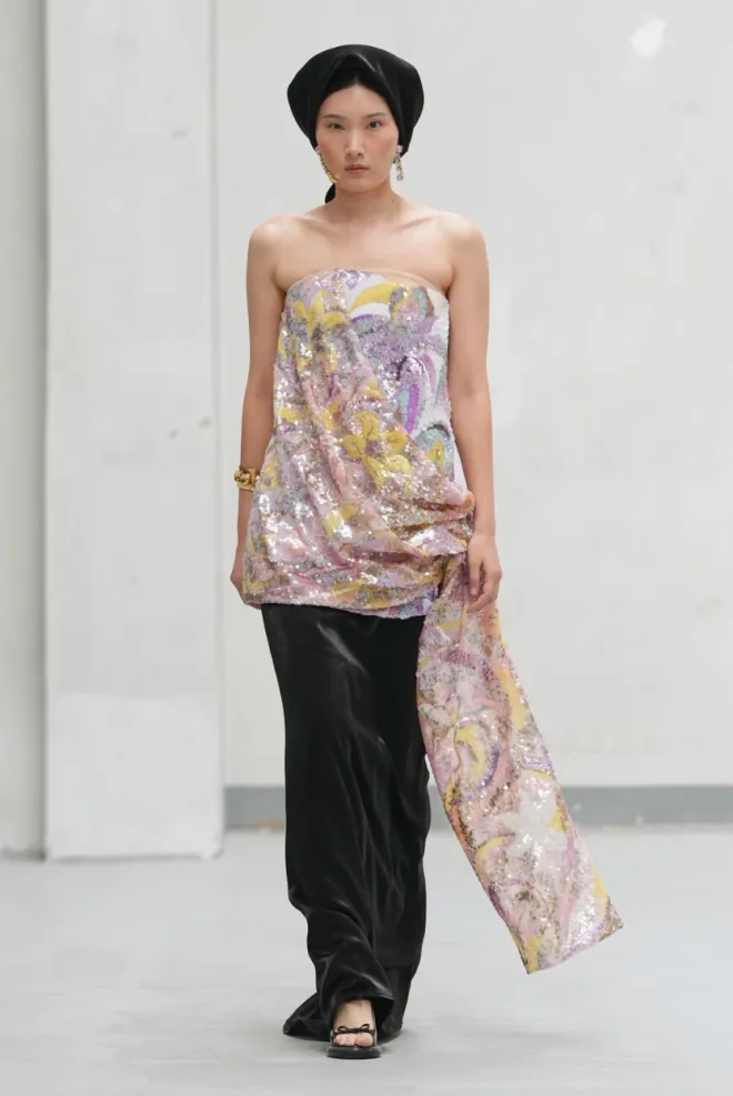 Hồ Ngọc Hà, Quỳnh Anh Shyn và loạt gương mặt Việt ghi dấu tại mùa Fashion Week Xuân/Hè 2027 - Ảnh 1.