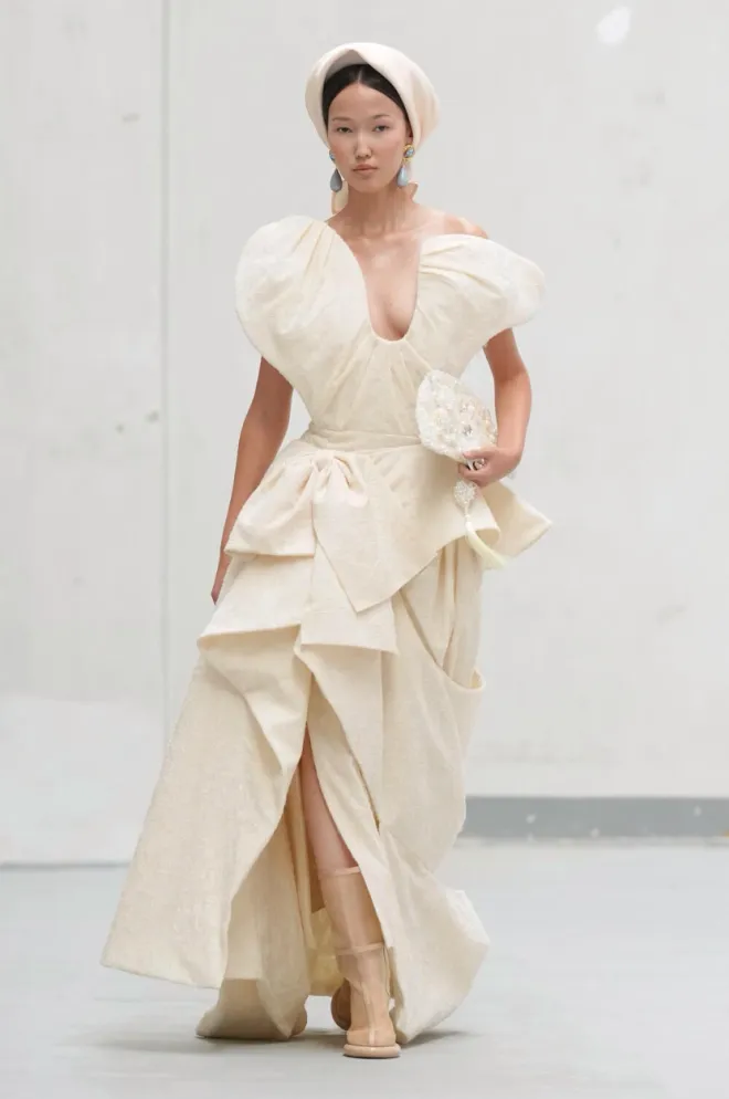Hồ Ngọc Hà, Quỳnh Anh Shyn và loạt gương mặt Việt ghi dấu tại mùa Fashion Week Xuân/Hè 2027 - Ảnh 4.