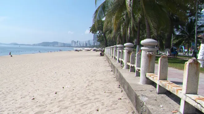 Lan can ven biển Nha Trang xuống cấp, cần bảo đảm an toàn cho người dân và du khách- Ảnh 4. Lan can ven biển Nha Trang xuống cấp, cần bảo đảm an toàn cho người dân và du khách- Ảnh 4.