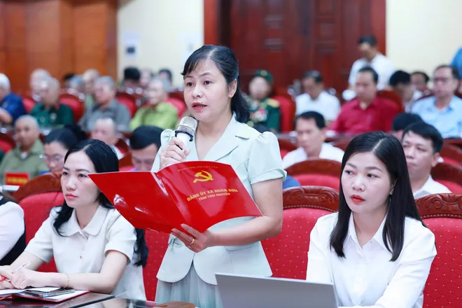 Đại tướng Phan Văn Giang tiếp x&uacute;c cử tri tỉnh Th&aacute;i Nguy&ecirc;n trước Kỳ họp thứ Hai, Quốc hội kh&oacute;a XVI - Ảnh 4.
